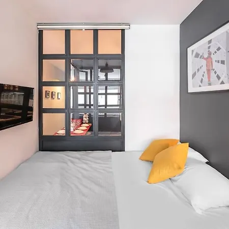 Cinema At The Center Of Apartamento